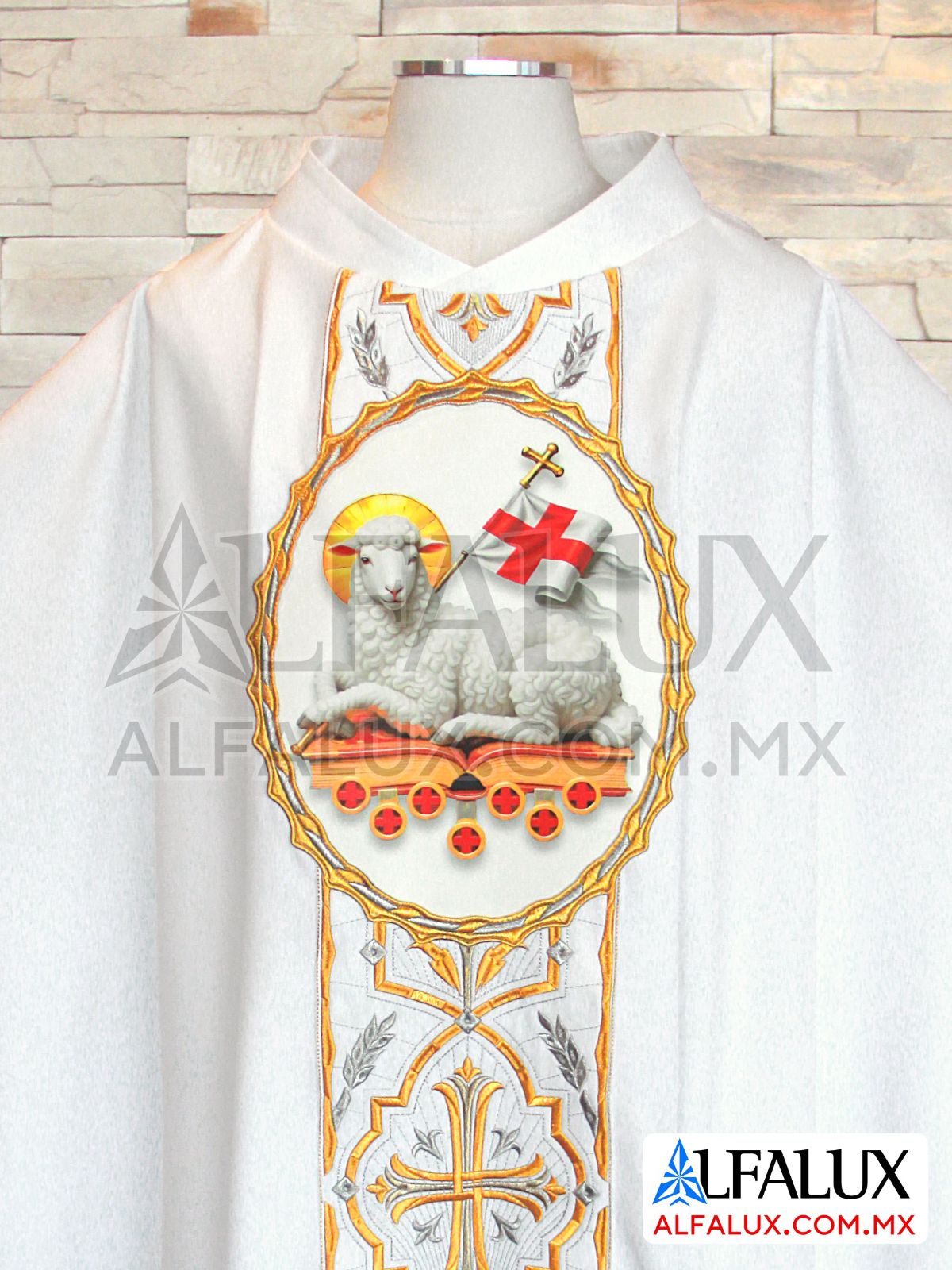 04 IMPERIAL Casulla Central Blanco Medallon Cordero Pascual 2026 (2)